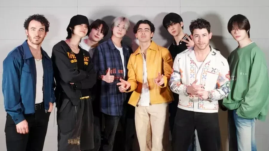 TXT dan Jonas Brothers