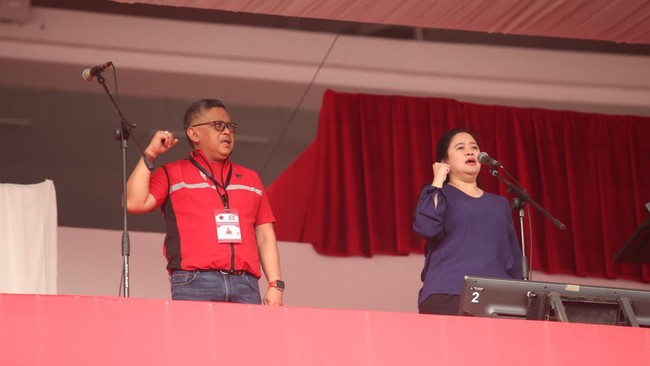 Ketua DPP PDIP, Puan Maharani, menggugah semangat para ribuan penari, satgas, dan para petugas acara BBK untuk menggebrak GBK dalam gladi bersih.