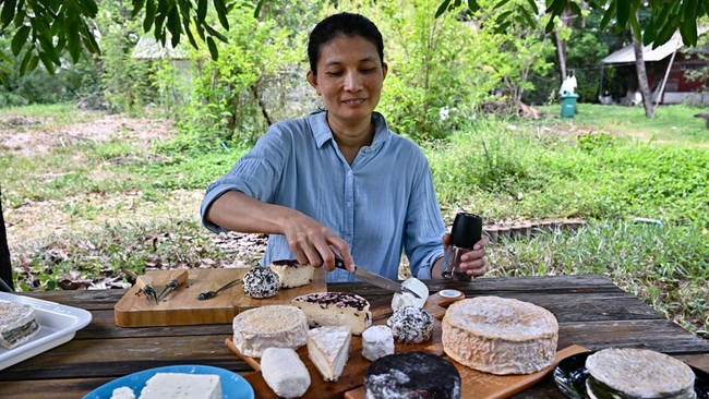 FOTO: Menengok Pembuatan Keju Asli Thailand