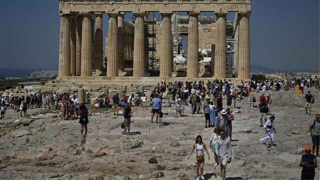 Situs Acropolis Yunani ditutup sementara pada Jumat waktu setempat gara-gara cuaca yang panas.