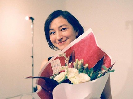 Artis Terkenal Jepang Selingkuh, Suami Nangis Minta Maaf Sambil Membungkuk