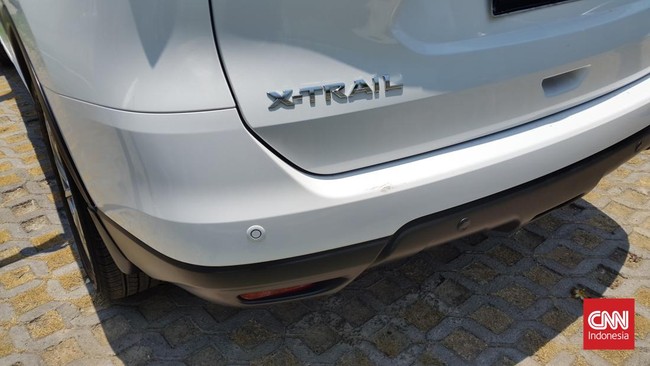 Ada dua jenis sensor parkir secara umum berdasarkan gelombang, yaitu ultrasonik dan elektromagnetik.
