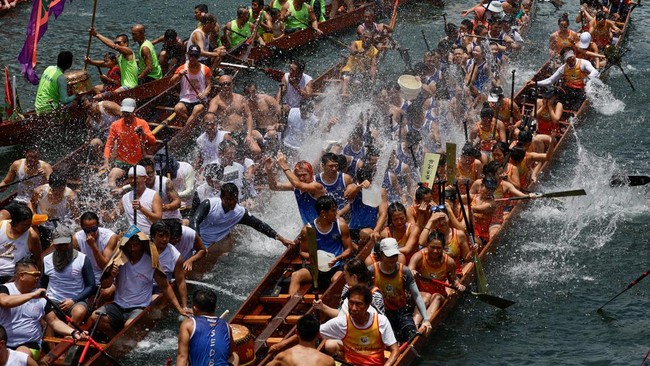 FOTO: Menghidupkan Kembali Tradisi Festival Perahu Naga