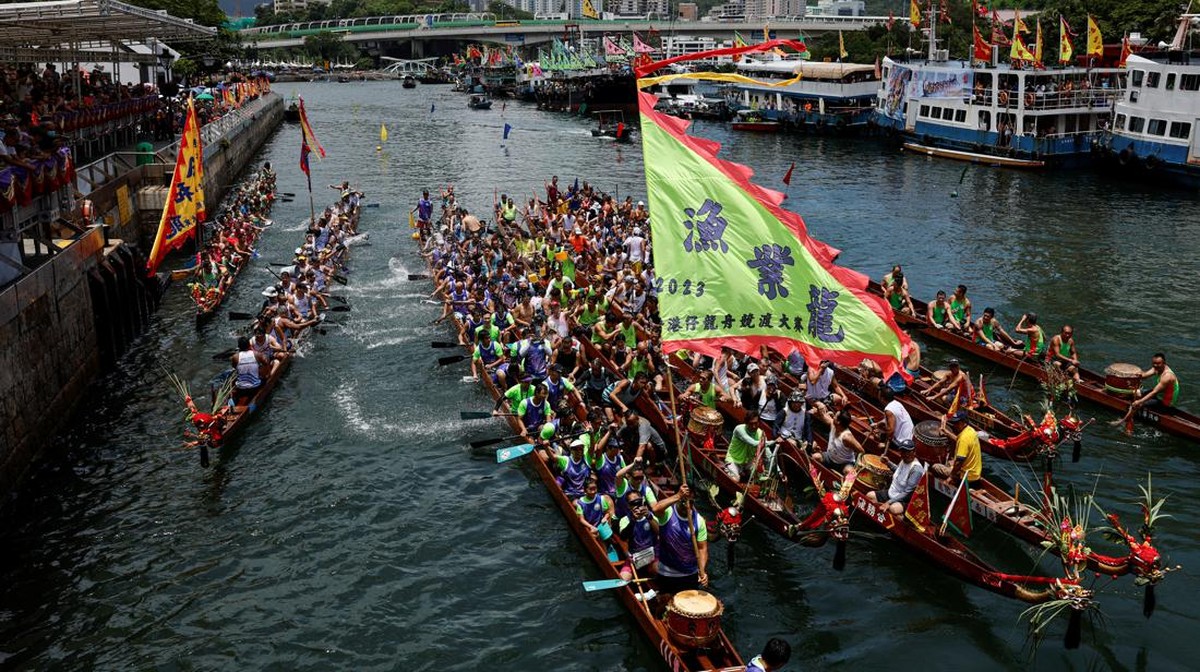 FOTO: Menghidupkan Kembali Tradisi Festival Perahu Naga
