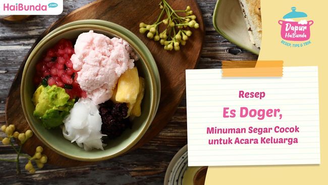 Pelaku usaha mempersiapkan es doger di acara