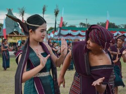 10 Contoh Percakapan Bahasa Batak Singkat dan Artinya