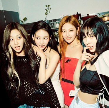 Lirik Lagu Hold on Tight - aespa