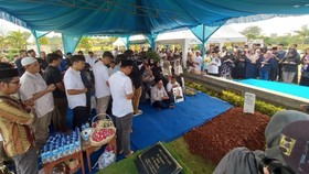 Desmond Mahesa Telah Dimakamkan di Al Azhar Memorial Garden