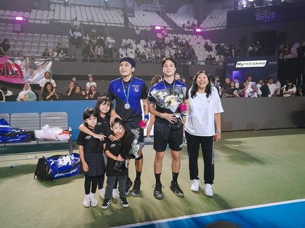 Momen Desta Ditemani 3 Anaknya Usai Gagal Juara Lagi-lagi Tenis, Natasha Rizky Tak Terlihat