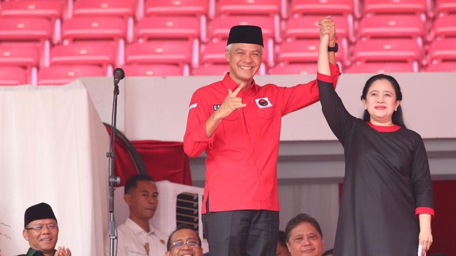 Ketua DPP PDIP Puan Maharani meminta agar para juru kampanye tak memuji atau membela Ganjar Pranowo berlebihan di depan publik.