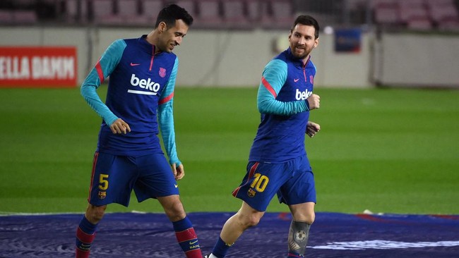 Mantan kapten Barcelona Sergio Busquets resmi bergabung dengan Lionel Messi di klub Liga Amerika Serikat, Inter Miami CF.