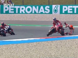 Marc Marquez Jatuh Lagi, Seruduk Enea Bastianini dari Belakang