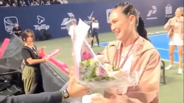 Momen Manis Maxime Bouttier Beri Bunga ke Luna Maya yang Menang Tenis