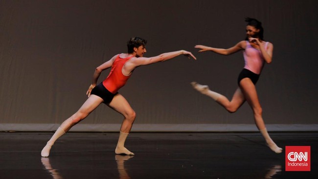 FOTO: Gemulai Penari 'Ballet Bubbles' dari Belanda