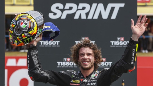 Kabar buruk didapat tim VR46 jelang MotoGP Mandalika 2023, 13-15 Oktober, setelah Marco Bezzecchi dikabarkan mengalami cedera tulang selangka.