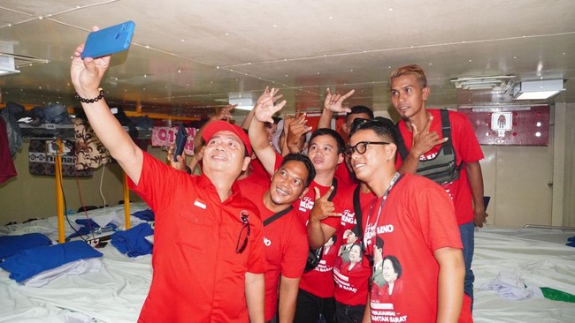 Lebih dari 5 ribu kader PDIP dari Kalbar, Bangka Belitung, dan Sulut sampai di Pelabuhan Tanjung Priok, Jakarta, Jumat (23/6), dengan menumpangi tiga kapal.