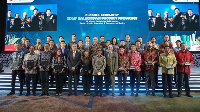 Dukungan keuangan ini diyakini akan membantu Pertamina menyelesaikan pengembangan proyek RDMP Kilang Balikpapan yang berdampak pada ketahanan energi nasional.