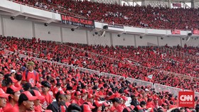 Andika Perkasa Kenakan Batik Merah Hadiri Puncak Bung Karno di GBK
