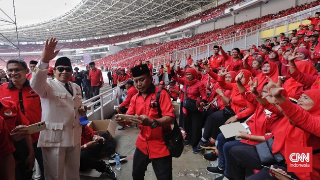 Sejumlah ketum partai koalisi PDIP hadir dalam puncak perayaan Bulan Bung Karno di Stadion Utama GBK, Senayan, Jakarta, Sabtu (24/6).
