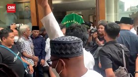 VIDEO: Jenazah Desmond Dilepas ke Masjid sebelum Dimakamkan
