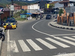 Viral Video Geng Motor Brutal Bacok Pria Sukabumi hingga Terkapar