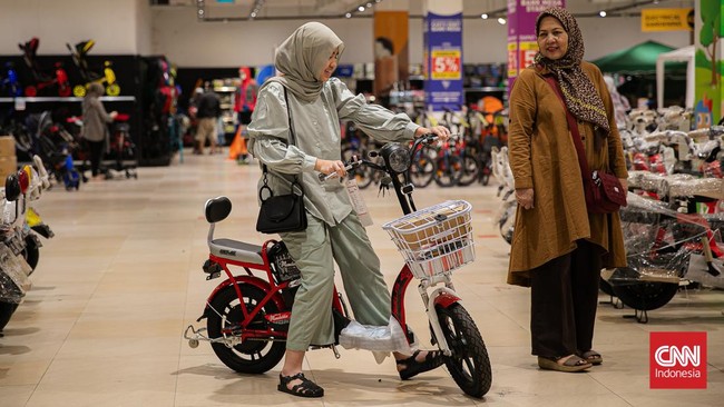 Besok Transmart Full Day Sale, Sepeda Listrik Diobral Mulai Rp2 Juta Sepeda listrik diskon gede-gedean dari harga normal Rp3,8 juta jadi mulai Rp2 juta di Transmart Full Day Sale besok, Minggu (4/5).