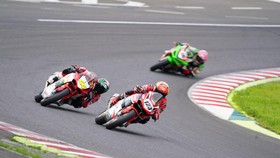 2 Pembalap Indonesia Buru Juara: Santai di Luar, Sengit di Sirkuit