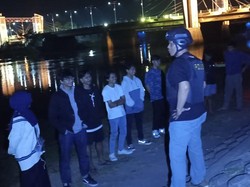 Polisi Bubarkan Pemuda Nongkrong Sambil Pesta Miras di Kediri