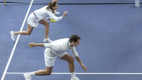 FOTO: Gaya Kate Middleton Main Tenis Bareng Roger Federer