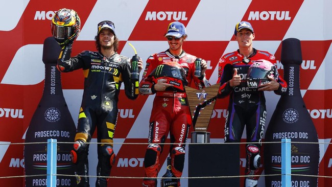 Heinz Kinigadner menyebut MotoGP saat ini kurang seru karena semua pembalap bersahabat di dalam dan luar trek.
