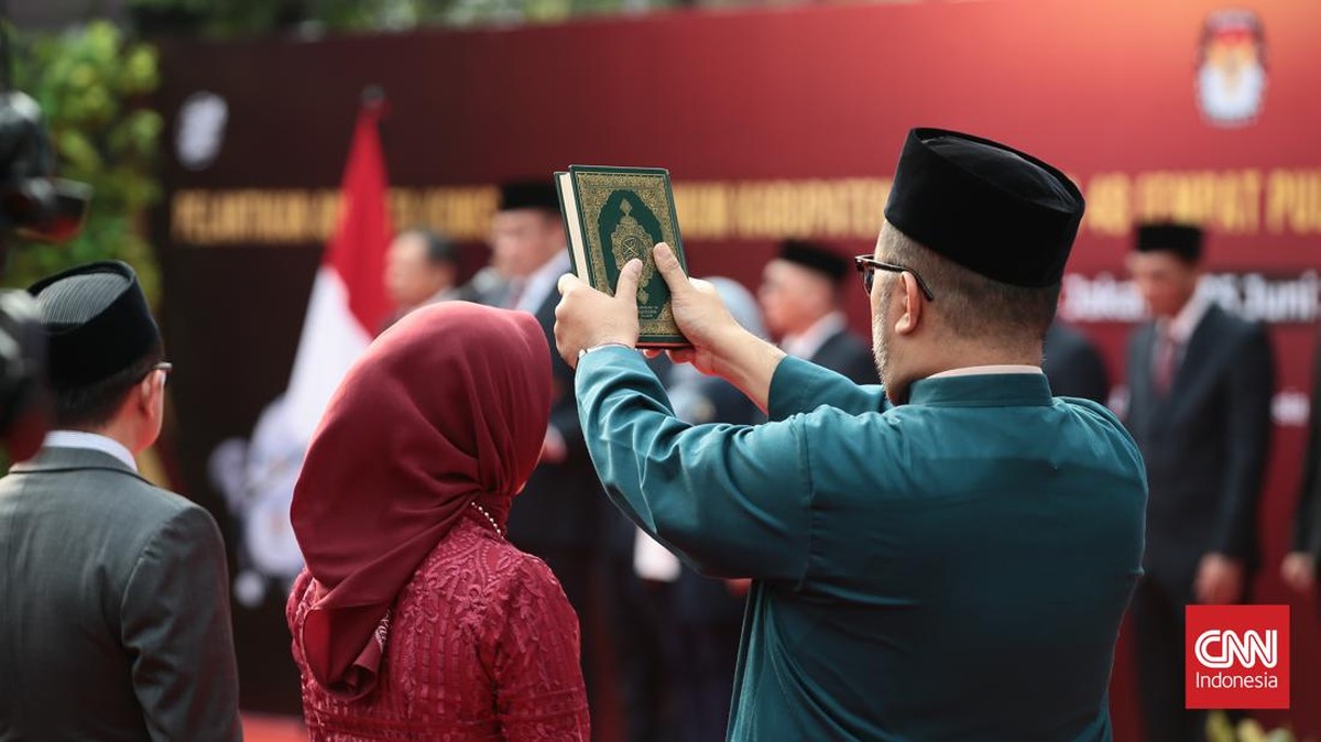 FOTO: Sumpah 240 Anggota KPU yang Akan Bekerja untuk Pemilu 2024