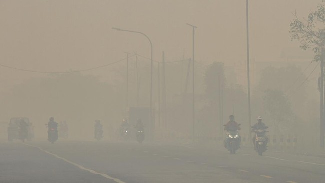 Wilayah Jabodetabek nyaris tersingkir dari 10 besar kota RI dengan kualitas udara terburuk. Kota mana dan apa pemicunya?