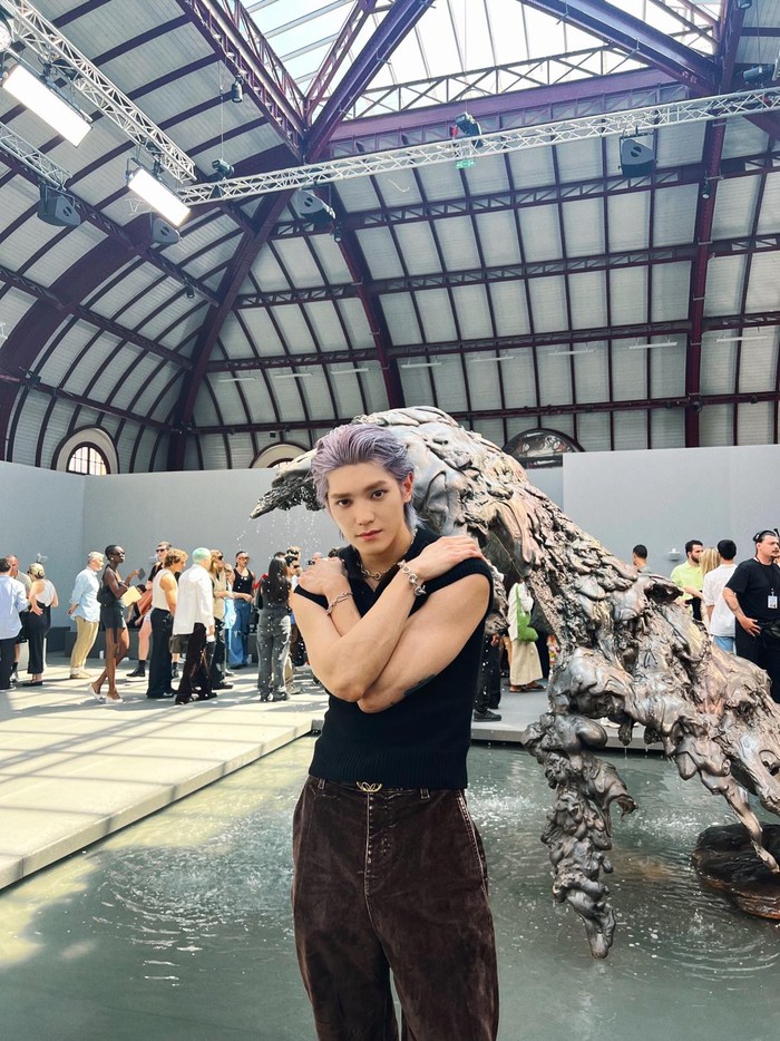 Idol K-Pop yang belum lama ini resmi debut sebagai penyanyi solo hadir sebagai Global Brand Ambassador untuk fashion brand mewah asal Spanyol tersebut, lho./ Foto: twitter.com/NCTsmtown