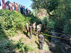 Geger! Mayat Bayi Bertubuh Lebam Kebiruan Mengapung di Sungai
