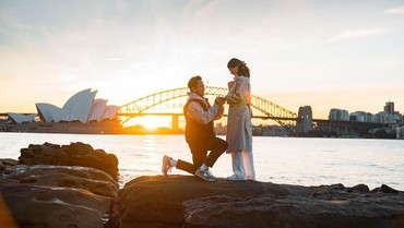 7 Momen Romantis Pebulutangkis Anthony Ginting Lamar Kekasih di Australia