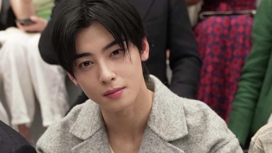 Cha Eun Woo di Paris Fashion Week 2023