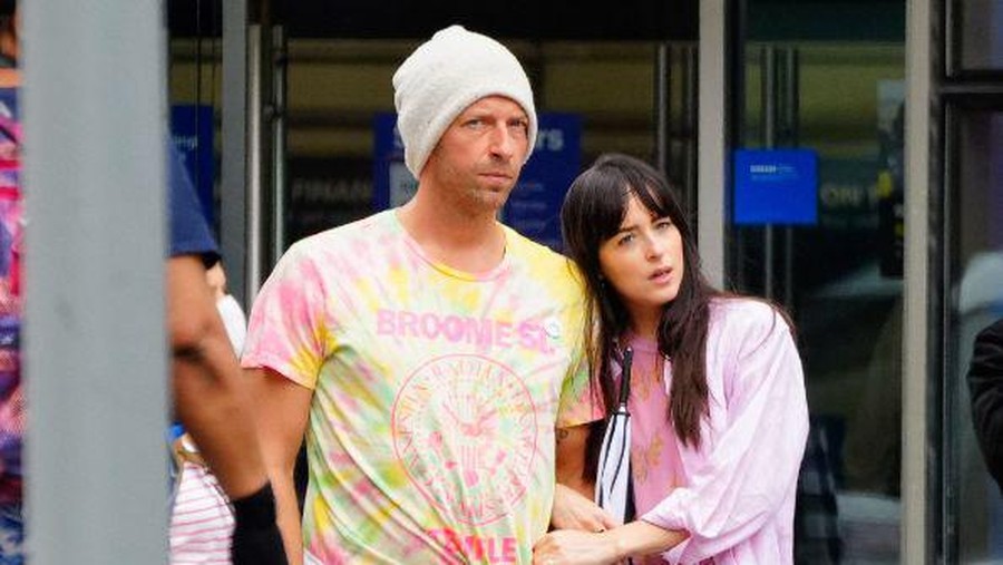 Chris Martin dan Dakota Johnson