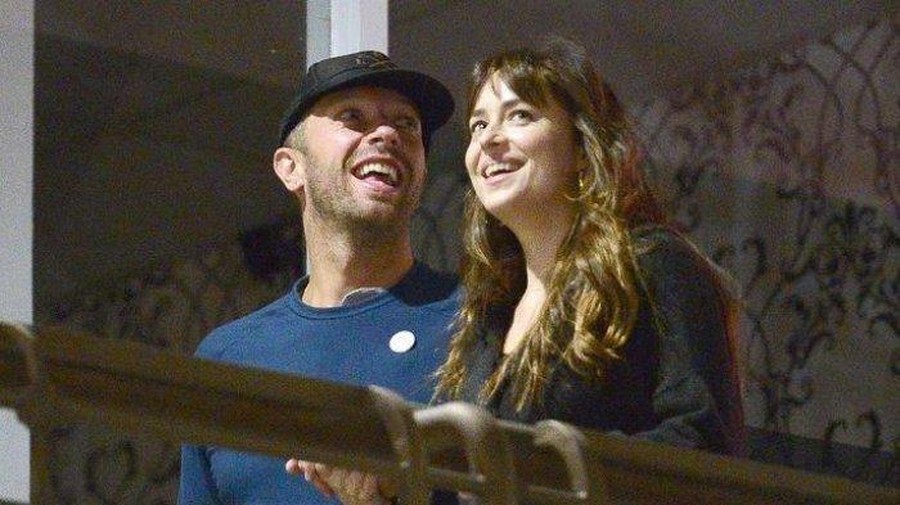 Chris Martin dan Dakota Johnson