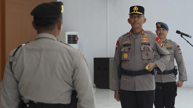 Kapolri Jenderal Listyo Sigit Prabowo menunjuk Mantna Kapolda Sulawesi Barat Irjen Verdianto Iskandar Bitticaca sebagai Asisten Operasi (Asops) Kapolri.