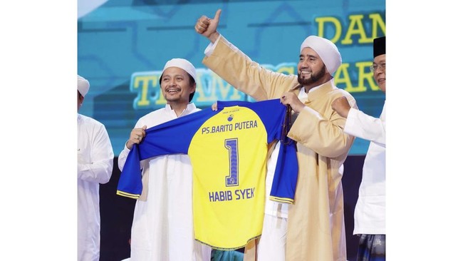 Netizen bereaksi saat melihat kostum baru Barito Putera yang mirip dengan kostum tim Cristiano Ronaldo di Liga Arab Saudi, Al Nassr.