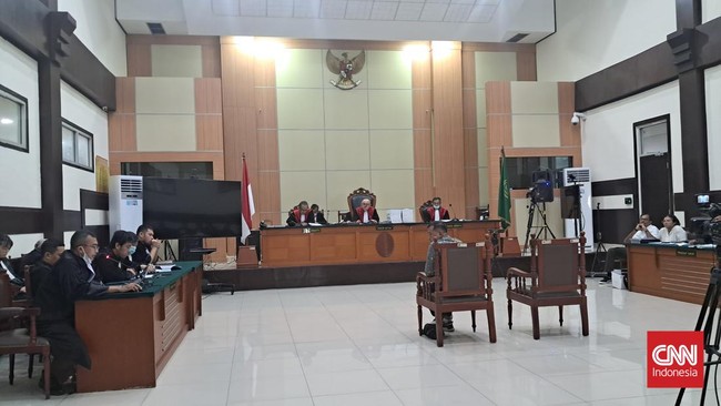 Eks editor video YouTube Haris Azhar mengaku khawatir saat tahu konten 'Lord Luhut' dipermasalahkan secara hukum. 
