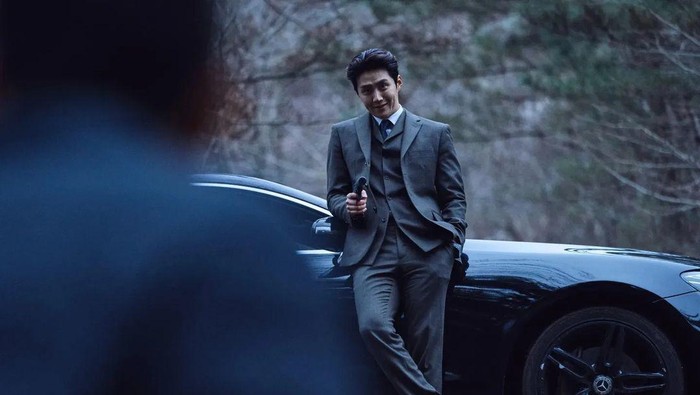 Review The Childe: Ketika Kim Seon Ho 'Si Anak Baik' Berubah Jadi Sosok Brutal dan Jago Menembak