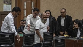 KPK: Lukas Enembe Buat Pergub Agar Dapat Uang Makan Rp1 M per Hari