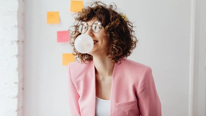 5 Ciri Kecerdasan Tinggi Ini Dimiliki Orang yang Suka Mengunyah Permen Karet