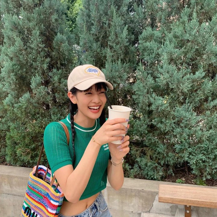 <p>Tak hanya Seulgi, idol Minnie G-IDLE juga sempat liburan bareng keluarga, nih. Ia juga membagikan momen kebersamannya melalui akun Instagram pribadi. (Foto: Instagram @min.nicha)<br /><br /><br /></p>