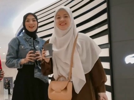 Sama-sama Alami Ujian Pernikahan, 5 Potret Persahabatan Natasha Risky & Citra Kirana sejak SMA