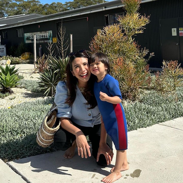 <p>Artis cantik Acha Sinaga menikah dengan Andy Ambarita pada tahun 2017, Bunda. Setelah menikah, Acha pun meninggalkan dunia hiburan dan hidup di Australia. (Foto: Instagram: @achasinaga)</p>