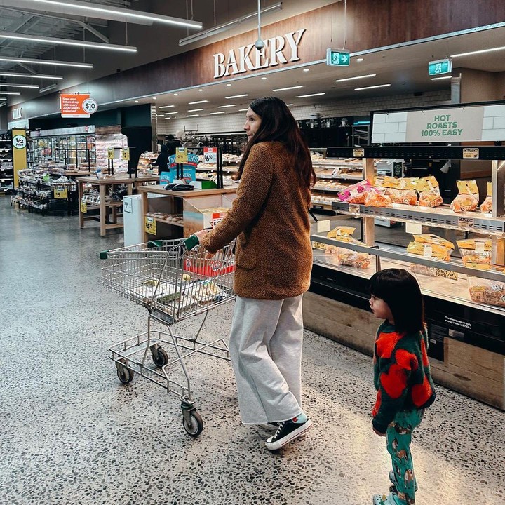 <p>Acha sering menghabiskan waktu bersama Lucas di luar rumah. Keduanya kerap berbelanja bersama atau sekedar bermain di taman. (Foto: Instagram: @achasinaga)</p>