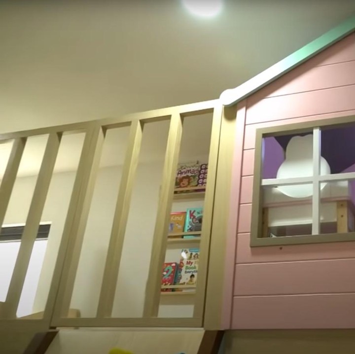 <p>Selanjutnya, ada rumah bermain untuk kedua anak Syahnaz dan Jeje nih, Bunda. Di sana, juga tersedia <em>mini playground</em> yang menyenangkan bagi Zayn Sadavir Ezhilan Ismail dan Zunaira Alessia Safaraz Ismail. (Foto: YouTube TRANS TV Official)<br /><br /><br /></p>