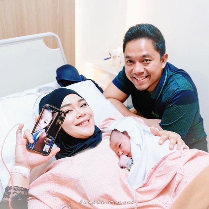 <p>Sheza Idris melahirkan anak kedua bernama Maliki Zahir, pada 5 Januari 2023 di RS Brawijaya Jakarta. Kebahagiaan model dan artis FTV itu lengkap, pasalnya anak kedua Sheza ini berjenis kelamin laki-laki. Sebelumnya, ia dan suami telah dikaruniai anak perempuan. (Foto: Instagram @shezaidris)</p>